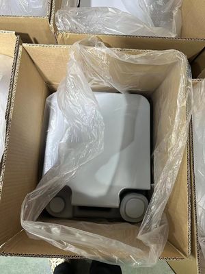 Volwassenengrootte Vierkante toiletkomvorm Draagbaar toilet voor buitenshuis gerecycled materiaal