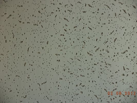 600*600 mm Sproei-coating akoestische minerale wol vezel drop plafondtegels voor decoratie
