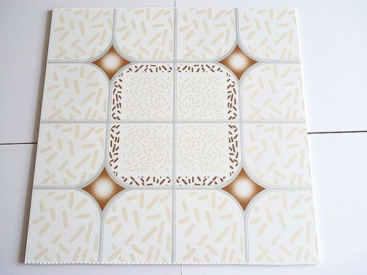 PD117 Waterdicht 3D PVC-paneel / plaat voor wand- en plafondpakket Bruto gewicht 3.000 kg