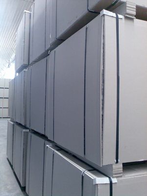Vierkant akoestisch geluidsabsorptie gipsbord voor afschermingswand- en plafondoplossing