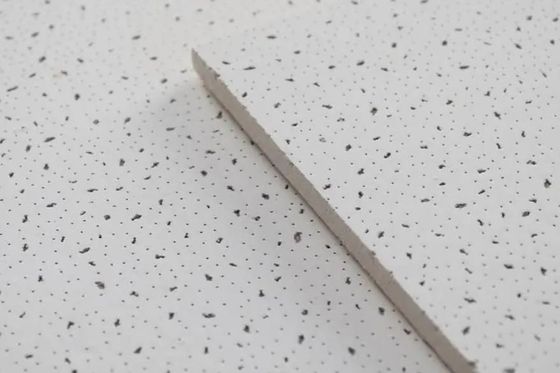 Afslag op vierkante plafondtegels Accoustic Mineral Wool 300*300 voor bouwmateriaal
