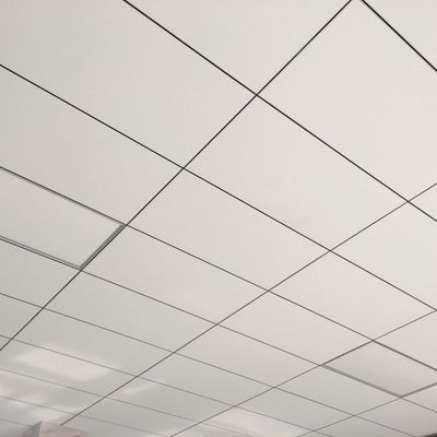 Vochtbestendig plafondpaneel voor hotelfunctie akoestische glasvezel geluidsabsorptie