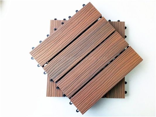 Afslag WPC tuindekvloeren met kunstmatige hout-plastic composietmaterialen