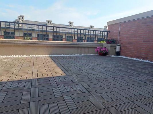 300*300mm WPC hout-plastic composiet buitenvloeren/dekbedekking voor tuinverbetering