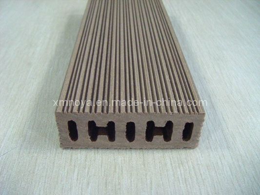 Op maat gemaakte WPC hout-plastic composietdekken voor buitentuinversiering