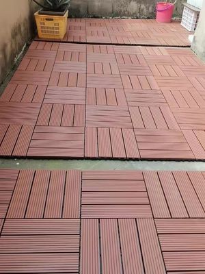 Houtkorrelpatroon WPC buitendekvloertegels voor synthetisch hout plastic composiet