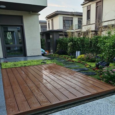 Wateropname Uitbreidingsgraad 2,5% Bruin hout Plastic Composite Dekbedekking voor tuin