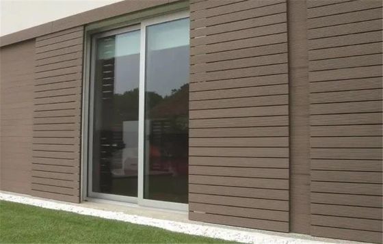 Houtkorreloppervlak Afwerking Waterdicht WPC-dekpaneel voor buitenmuur Langdurig