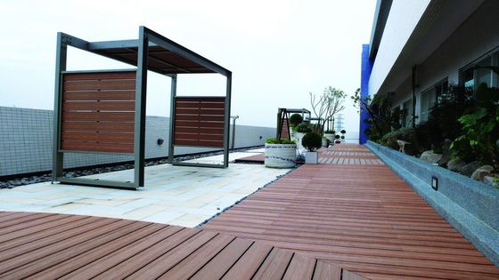 Brandbestendige WPC hout-plastic composietdekvloeren in bruin