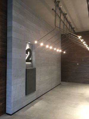 Asbestvrije brandwerende cementplaat met grijze en lichtgele materialen