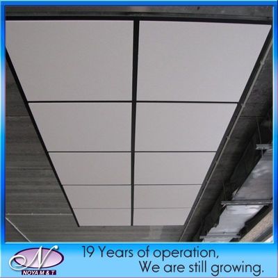 600*600*20/25 Branddicht glasvezel akoestisch plafondpaneel voor hangend decoratief