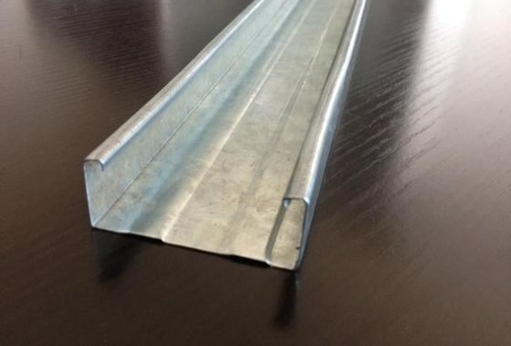 Wandenhoek 24*24*3000 en hoofdband 32/38*24*3600 voor T-grid-band met plafondophanging