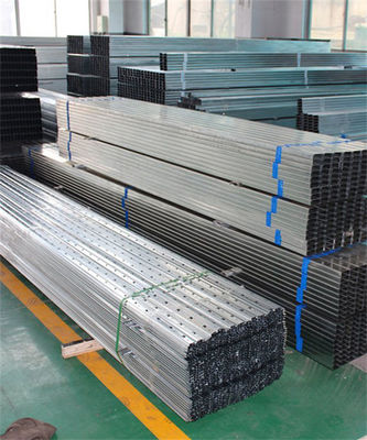Metalen stuw en spoor rollen vormen droogwand gegalvaniseerd Unistrut plafond ophanging
