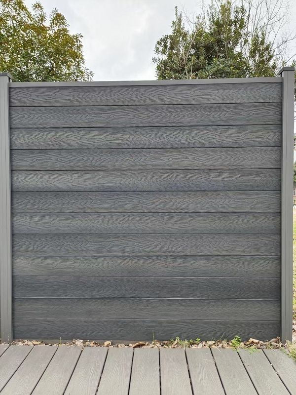 Houtkorreloppervlak Afwerking Waterdicht WPC-dekpaneel voor buitenmuur Langdurig