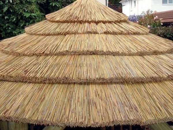 Afrikaanse tuinversiering PVC-materiaalcomponent baksteen rood brandwerend rieten daktegel