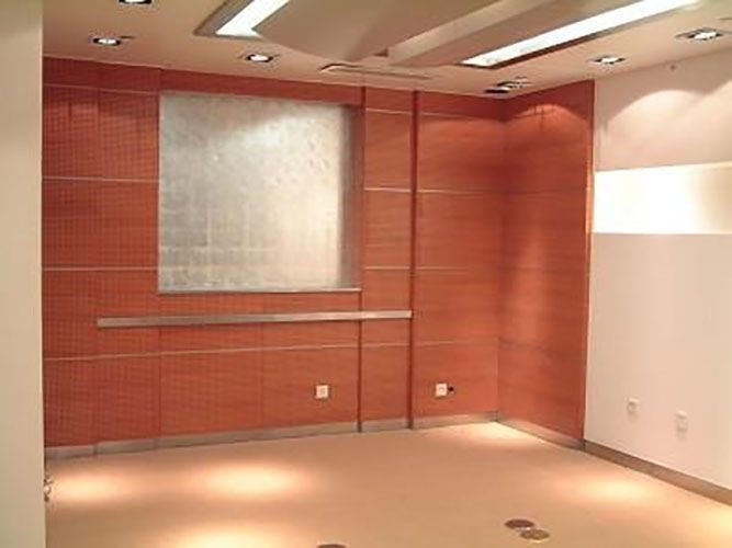 600*600 vierkantrand brandwerend akoestisch houten MDF wandpaneel voor interieur